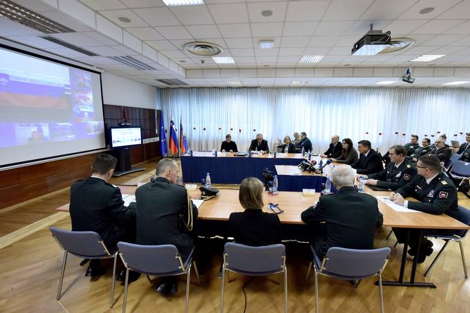 Predsednik republike in vrhovni poveljni obrambnih sil Borut Pahor preko videokonference s pripadniki Slovenske vojske, ki delujejo v mednarodnih operacijah in na misijah